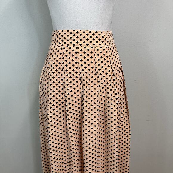 Talbots Skirt size 12 Peach Black Diamonds Knee Pleated Modest Career Church - Picture 2 of 9